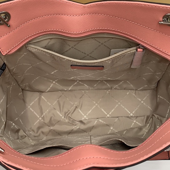 MICHAEL KORS
Jet Set Large Saffiano Leather Shoulder Bag PRIMROSE COLOR - Picture 11 of 15